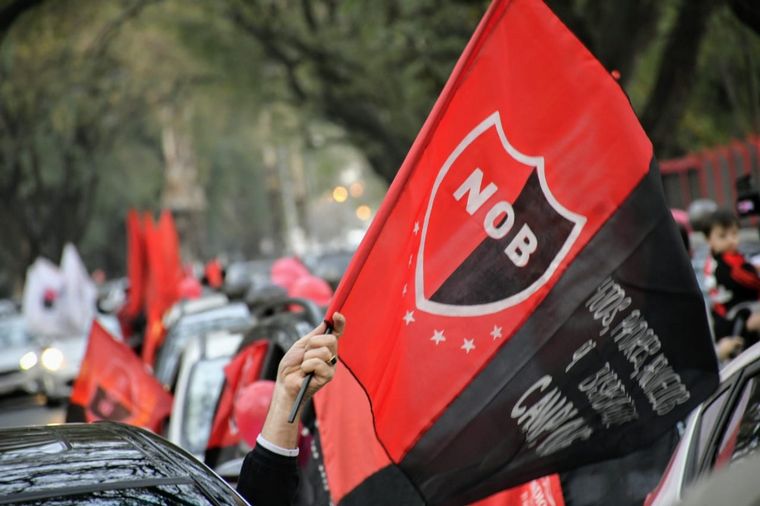 AUDIO: Masiva caravana en Rosario para que Messi vaya a Newell's