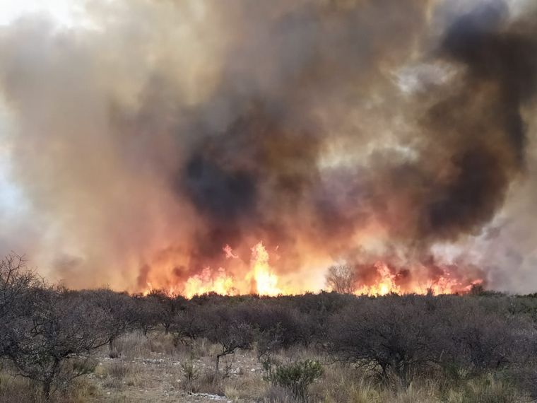 AUDIO: Bomberos trabajan en varios puntos calientes de las sierras cordobesas