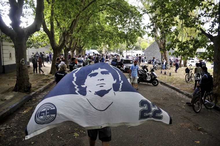 FOTO: Hinchas despiden a Maradona en Gimnasia de La Plata.  