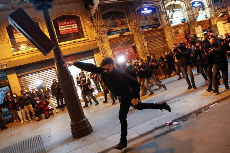 AUDIO: España: siguen las marchas en apoyo al rapero encarcelado (Foto: AFP)