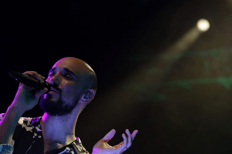 VIDEO: Abel Pintos, en medio de un show único en la Plaza de la Música en Córdoba