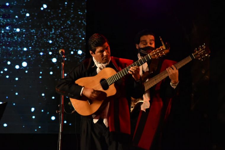 FOTO: Emocionante show del Chaqueño Palavecino en Cosquín.