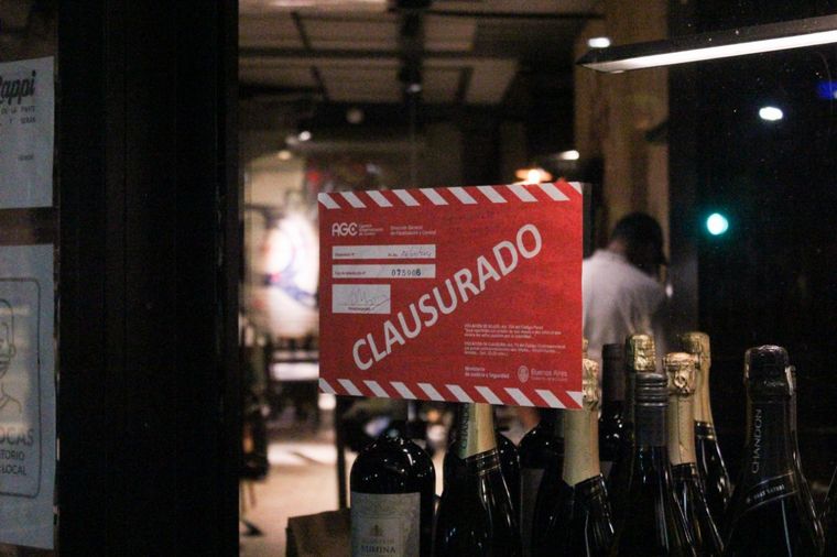 FOTO: Bares y restaurantes acatan medidas en Buenos Aires