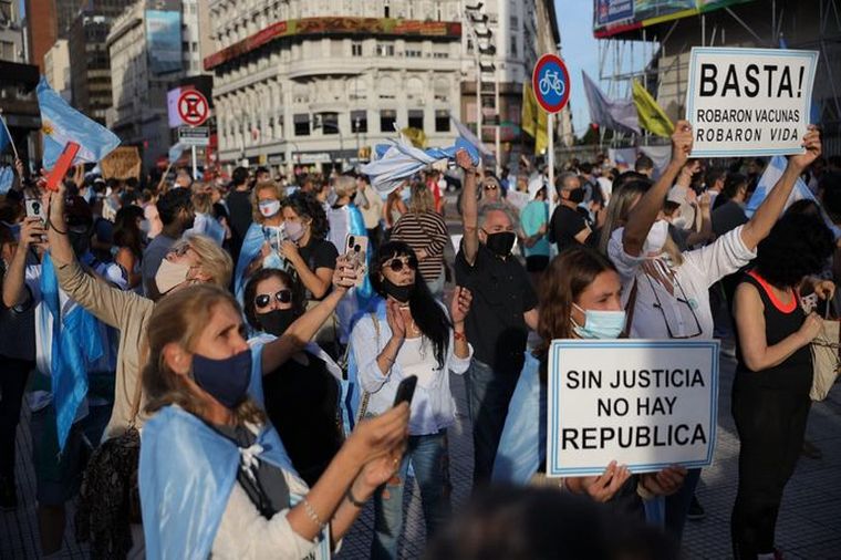 FOTO: Manifestantes en Buenos Aires (Foto: Manuel Cortina).