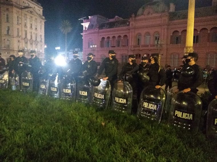 FOTO: Marcha #17A: protestaron contra las restricciones y hubo incidentes en el Obelisco