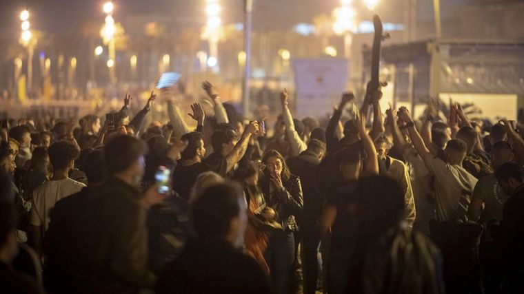 AUDIO: Fiesta y descontrol en España por el fin del toque de queda