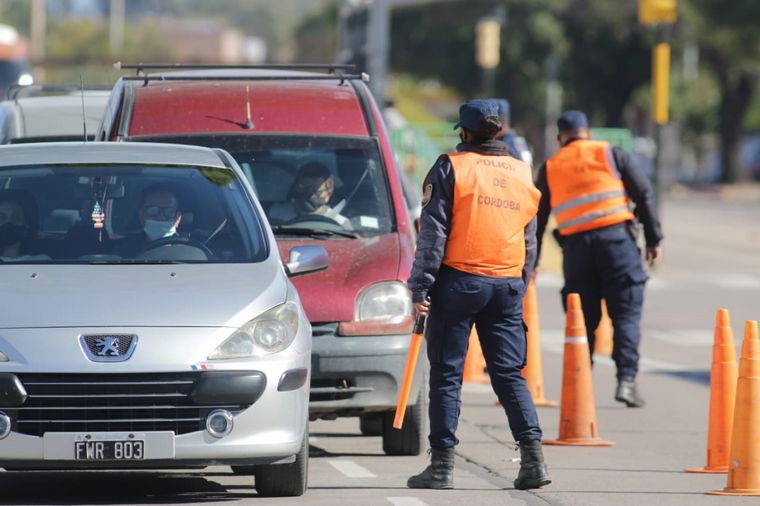 FOTO: Controles en la ciudad cordobesa en el primer día de confinamiento estricto.