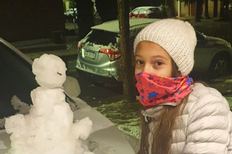 FOTO: Nieve en el Parque Sarmiento de la ciudad de Córdoba.