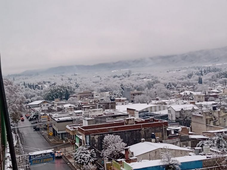 FOTO: Postales de la nieve en Villa Allende.