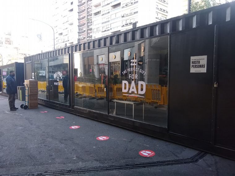 AUDIO: Shopping  de Buenos Aires sacó sus locales a la calle