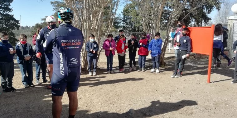 FOTO: El Cruce por la Educación en Agua de Oro