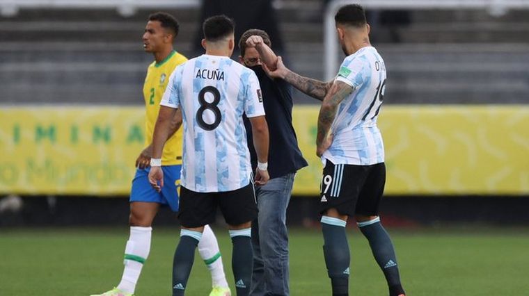 FOTO: El clásico sudamericano terminó abruptamente en un escándalo. 