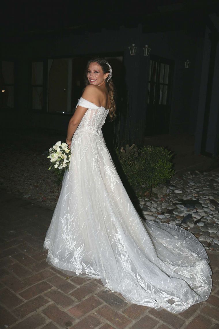 FOTO: Nazarena Vélez eligió un vestido verde para la boda.