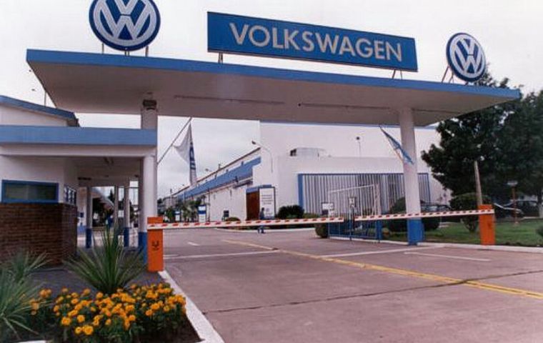 FOTO: Ingreso a la planta de Volkswagen en Córdoba.