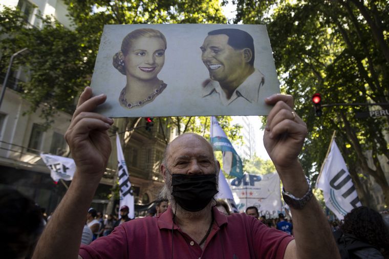 FOTO: Miles de personas llegaron hasta Plaza de Mayo para celebrar el Día de la Militancia