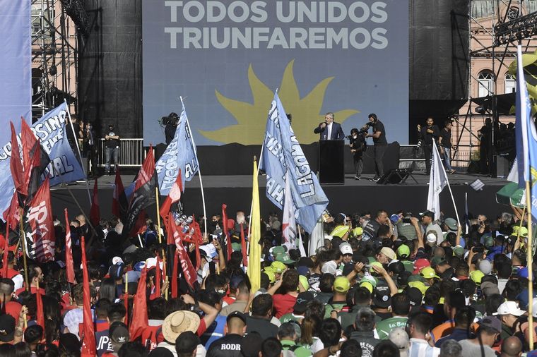 FOTO: Miles de personas llegaron hasta Plaza de Mayo para celebrar el Día de la Militancia