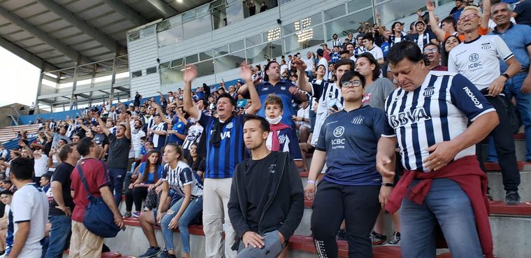 FOTO: Los hinchas de Talleres coparon su lugar en el Juan Gilberto Funes.