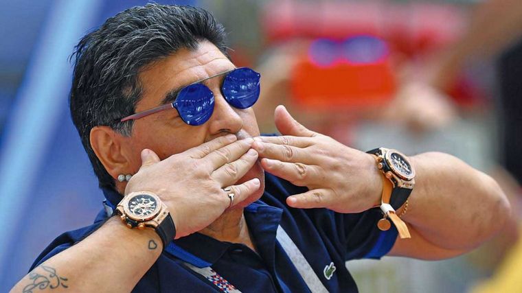 FOTO: La Policía de India detiene a un hombre que robó un reloj de Maradona en Dubai.