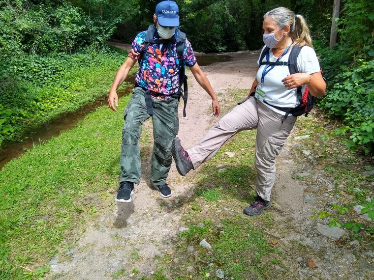 FOTO: Orlando Morales realizó un clásico de Córdoba: trekking por las sierras.