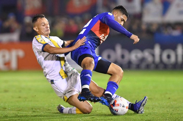 FOTO: Tigre impuso condiciones y se llevó un triunfo clave para ser líder.