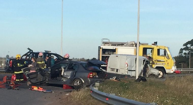 FOTO: Choque con heridos en la autopista Rosario-Córdoba. Gentileza El Roldanense