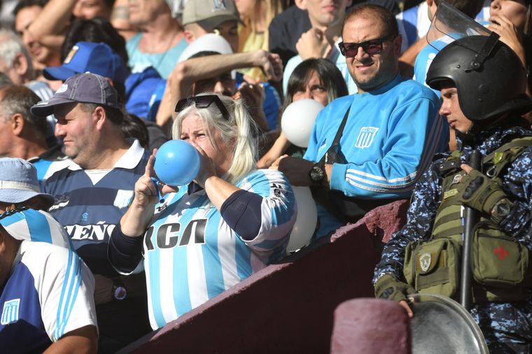 FOTO: Las postales de las hinchadas de Boca y Racing en la semifinal.