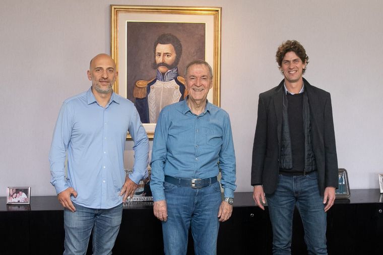 FOTO: Juan Schiaretti recibió a Martín Lousteau y Emiliano Yacobitti.