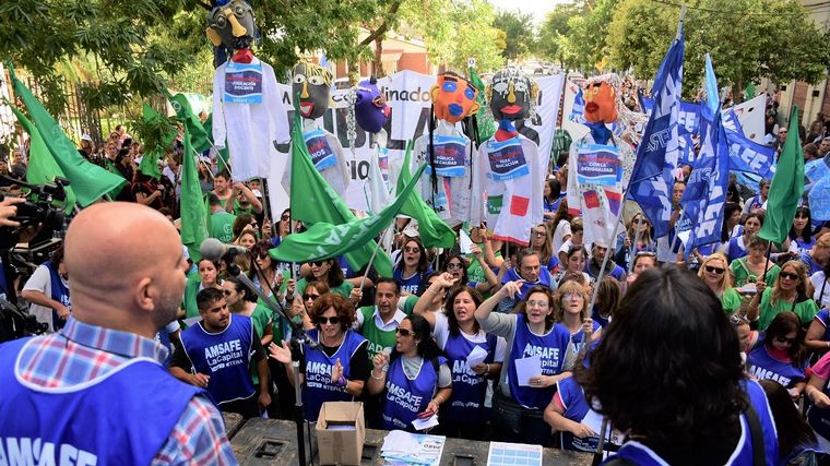 FOTO: Amsafé es el único gremio estatal que no aceptó la oferta salarial del gobierno. 