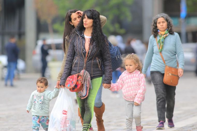 FOTO: Así se vive este sábado la previa del Día de la Madre en las calles de Córdoba