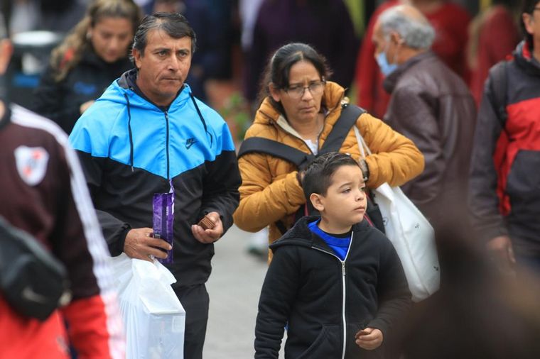 FOTO: Así se vive este sábado la previa del Día de la Madre en las calles de Córdoba