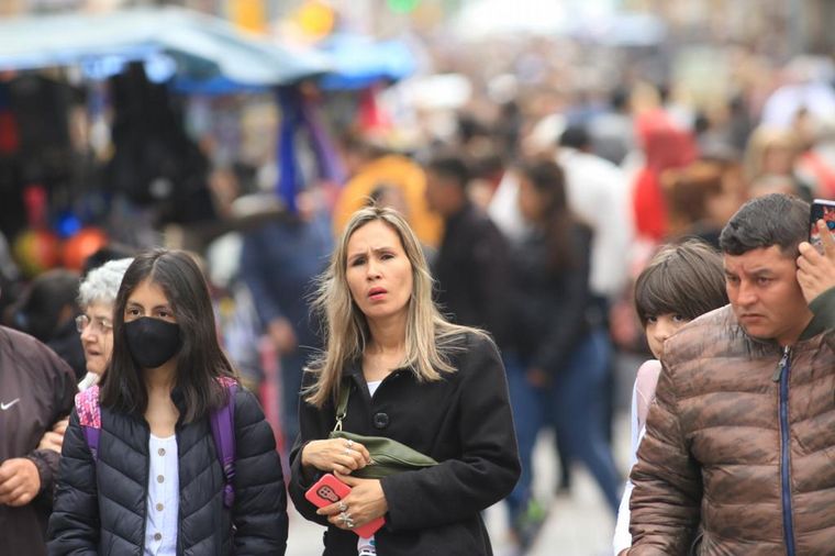 FOTO: Así se vive este sábado la previa del Día de la Madre en las calles de Córdoba