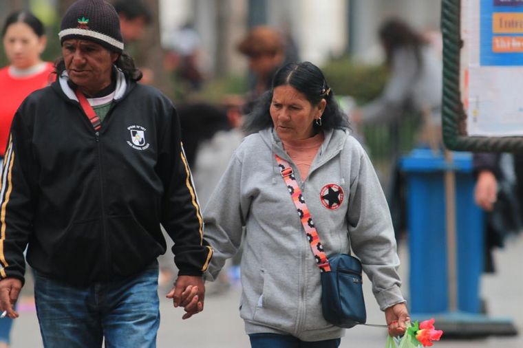 FOTO: Así se vive este sábado la previa del Día de la Madre en las calles de Córdoba