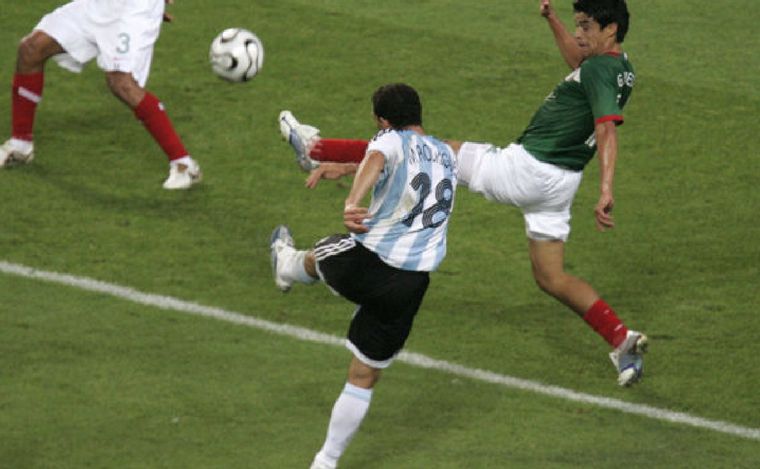 FOTO: Maxi Rodríguez y el histórico gol.