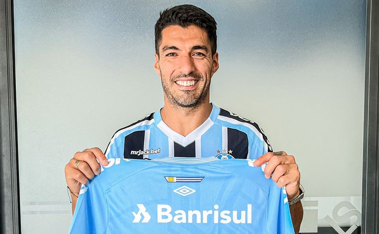 FOTO: Gremio hizo oficial la contratación del uruguayo Luis Suárez.