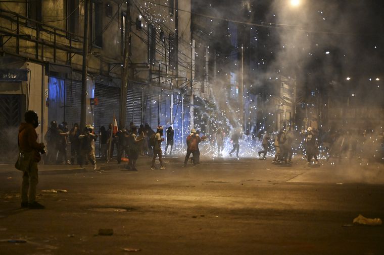 FOTO: El enfrentamiento con la policía provocó 24 heridos y 26 detenidos.