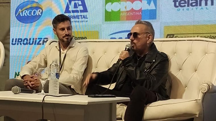 FOTO: Fabricio Rodríguez y Alejandro Lerner, en la conferencia previa en Villa María.  