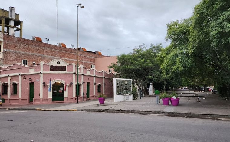 FOTO: Rony en Vivo transmite desde Peña Boliche Balderrama para festejar sus 70 años.