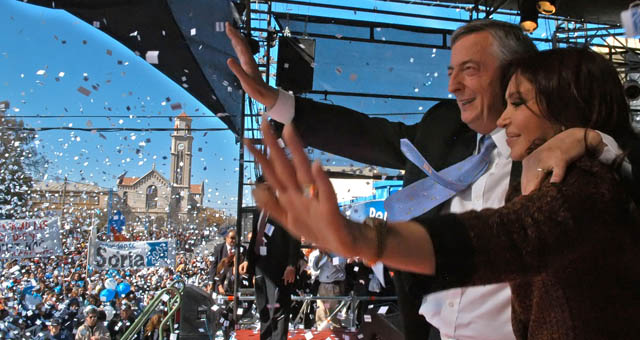 FOTO: Hebe de Bonafini con Néstor Kirchner, por la defensa de los derechos humanos.