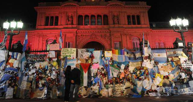 FOTO: Los sectores afines al kirchnerismo se congregaron frente a la Casa Rosada.