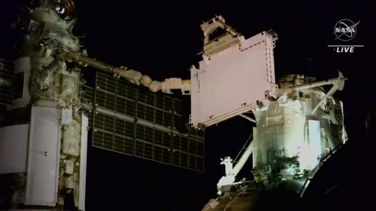 FOTO: ¿Un radiotaxi argentino se filtró en la estación espacial de la NASA?