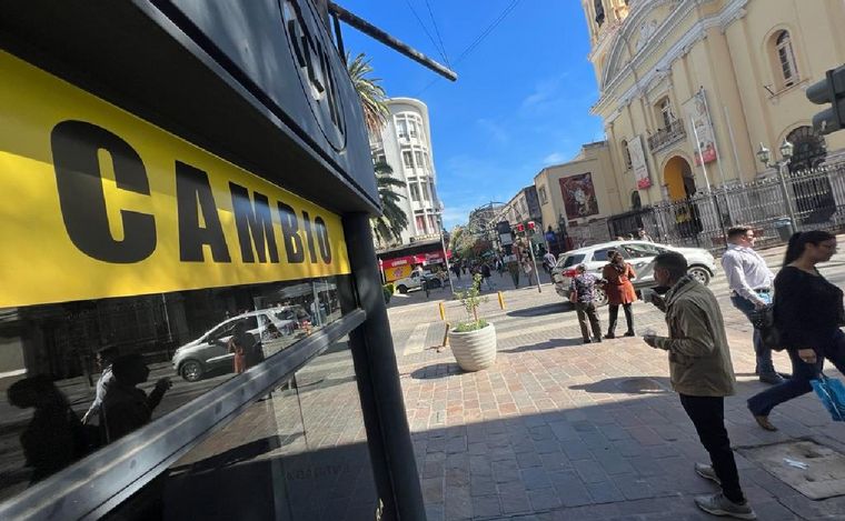 FOTO: Casas de cambio en Córdoba. (Foto: Daniel Cáceres/Cadena 3)