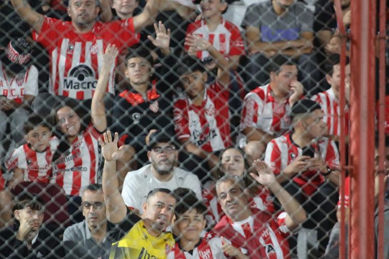 FOTO: Buscate en las tribunas del "Monumental" de Alta Córdoba.