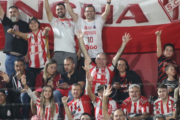 FOTO: Buscate en las tribunas del "Monumental" de Alta Córdoba.