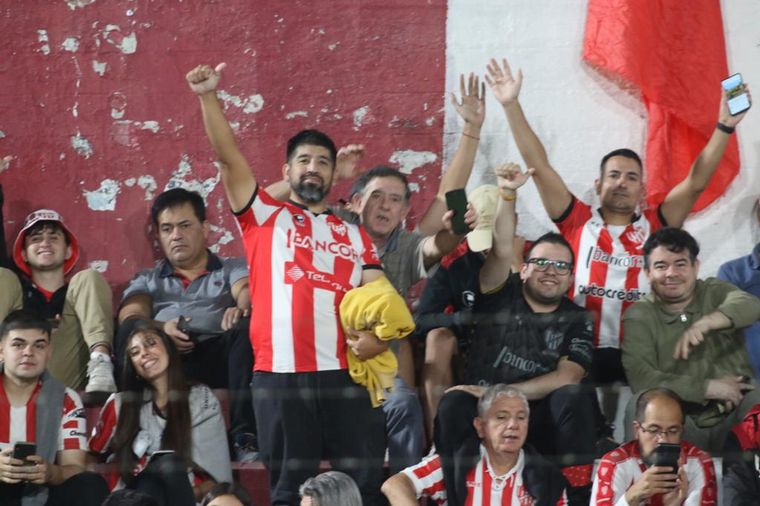 FOTO: Buscate en las tribunas del "Monumental" de Alta Córdoba.