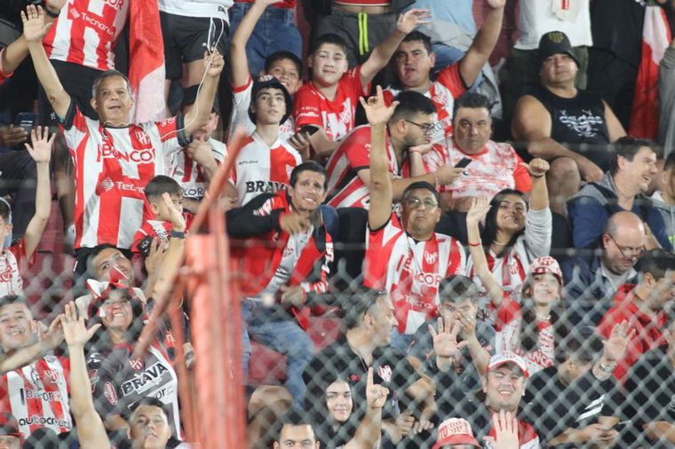 FOTO: Buscate en las tribunas del "Monumental" de Alta Córdoba.